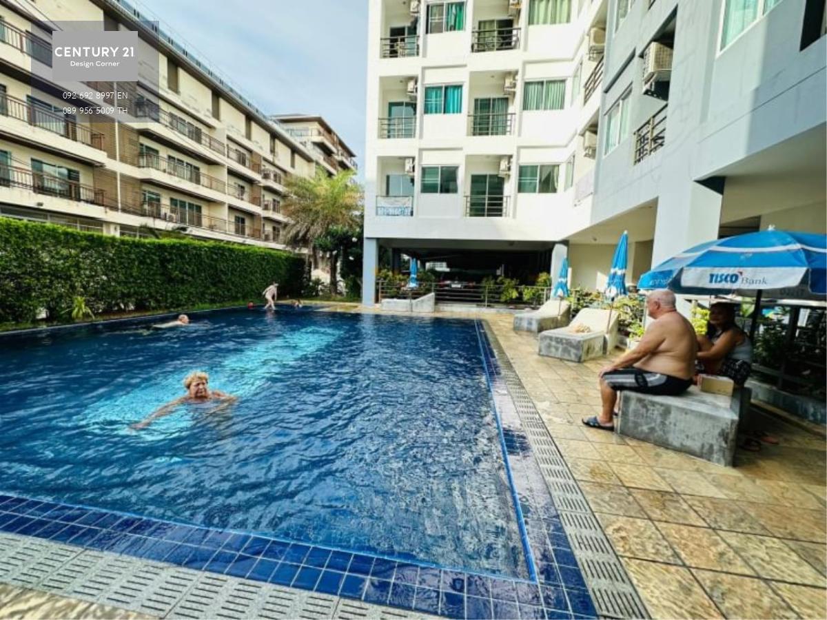 Very well situated condominium, extremely close to Jomtien Beach. Price starts at 1,200,000฿ and the size of the room is 28 square meters. The room is in Foreign Quota. Sea view Unfurnished and partially fitted 200 meters from the beach Nearby tourist & c