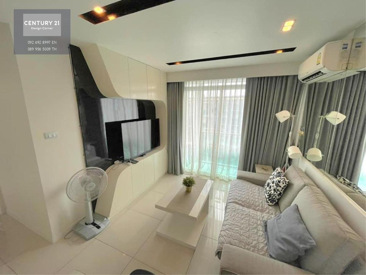 This top-floor condominium is for sale and it comes at the price of 2,650,000฿. 1 Bedroom & 1 Bathroom 35 square meters floor area size Fully furnished & fitted. Ready to move in. Foreign Quota Condo features: Beautiful view of the pool from the balcony a