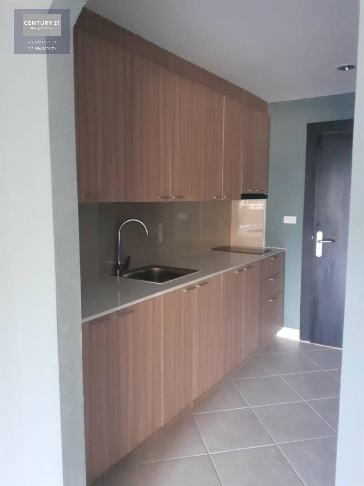 Condo for sale as is, special price, Pratumnak, Pattaya.Size 55.74 sq m Price 3,623,100 bath centralgaragegardenBBQ area24 hour securityswimming poolnearby placesSupermarket 1.4 kilometers from the condo.Tops Daily 1.7 km.The Plaza Jomtien Shopping Center