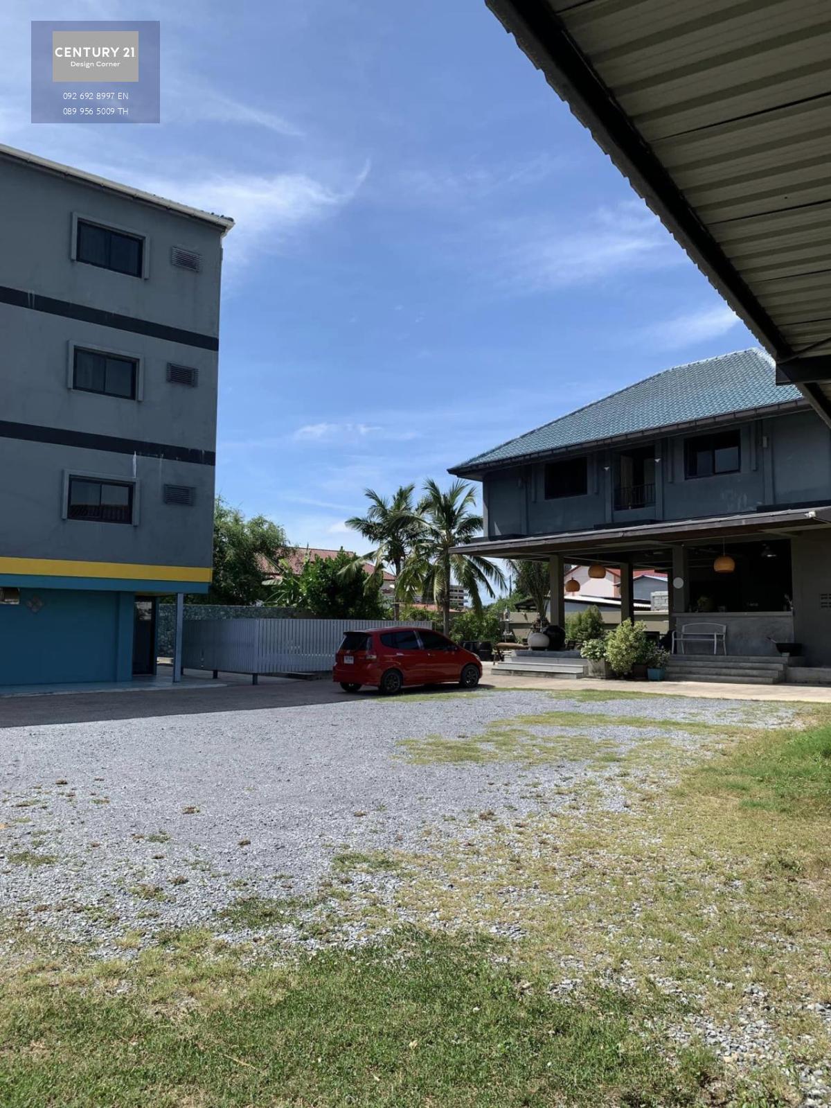 Sale price is 35,000,000฿ and rental price is 140,000฿ per month (Negotiable) 406 square wah or 1624 square meters Space to build an additional apartment building, spacious parking All in all the price includes, 4 bedrooms & 5 bathrooms & 21 apartments + 