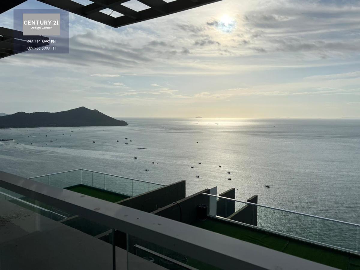 This beautiful sea-view condominium is for sale and it comes at the price of 6,200,000฿ Corner unit One bedroom & one bathroom 50 square meters Foreign Quota Condo features: Corner unit Sea-view from almost every corner of the unit Ceiling-to-floor glass 