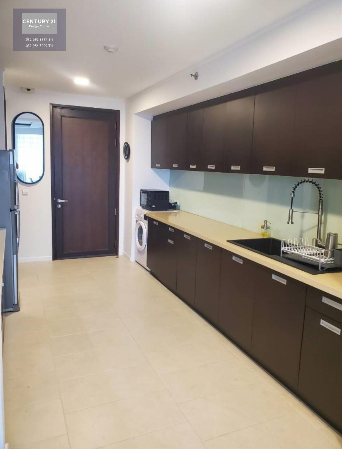 This seafront condominium is for sale and it comes at the price of 9,900,000฿ 1 Bedroom & 1 Bathroom 79 square meters Fully furnished & fitted. It has been renovated from its original condition Foreign Quota Condo features, furniture & appliances: Great v