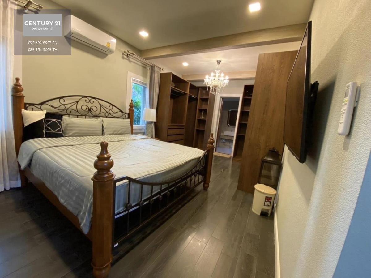 beautiful house in the project European-style house with private pool villa, special price, Silk Road Place, Chaiyaphruek Road, Pattaya Living area 452 sq.m. 3 bedrooms 2 bathrooms European Kitchen living room Quiet swimming pool and courtyard with waterf