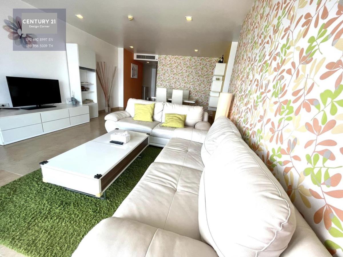 This low-rise condo is for sale and it comes at the price of 4,600,000฿. 1 Bedroom & 1 Bathroom 48 square meters Foreign quota 11th floor Recently renovated and ready to move in Condo features, furniture & appliances: Large balcony with park & partial sea