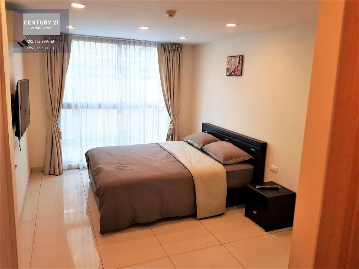 This studio is for sale at the price of 1,250,000฿ Studio 30 square meters 5th floor Foreign Quota Fully furnished and ready to move in Condo features: Fully equipped kitchen Air-conditioning unit Building features: Resident\ s lobby Communal swimming poo