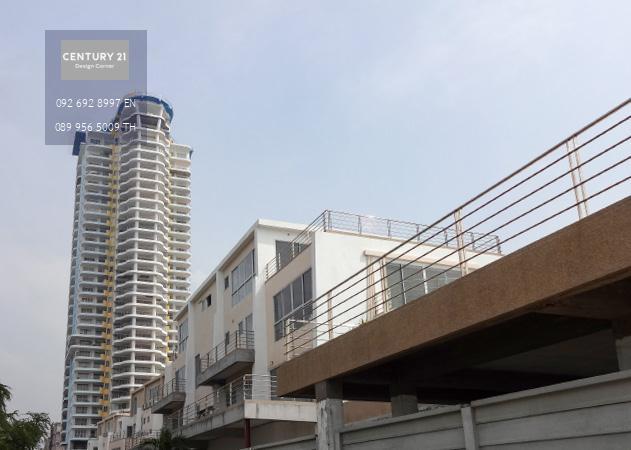 ขายคอนโดพร้อมผู้เช่า   คอนโดวิวทะเล ชื่อต่างชาติ La Royale Beach Condo นาจอมเทียน พัทยา