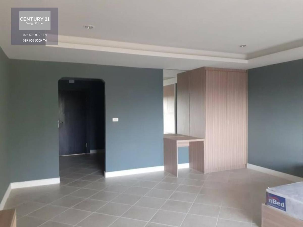 Condo for sale as is, special price, Pratumnak, Pattaya.Size 55.74 sq m Price 3,623,100 bath centralgaragegardenBBQ area24 hour securityswimming poolnearby placesSupermarket 1.4 kilometers from the condo.Tops Daily 1.7 km.The Plaza Jomtien Shopping Center