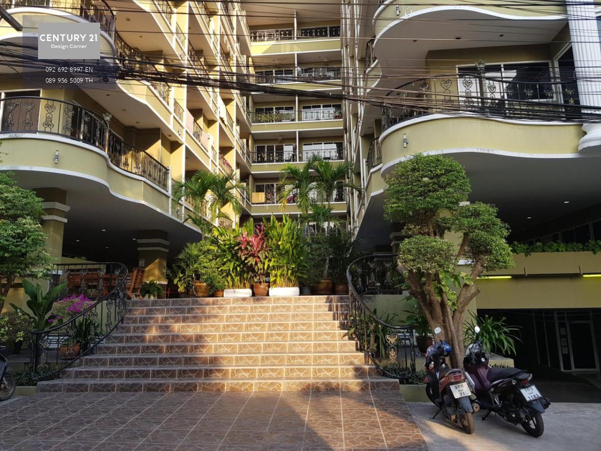 This ground floor condo is for sale at the price of 1,990,000฿ 1 bedroom & 1 bathroom 41.5 square meters Ground floor Foreign quota Fully furnished & ready to move in Condo features: Fully equipped European kitchen Bedroom with en-suite Built-in wardrobes