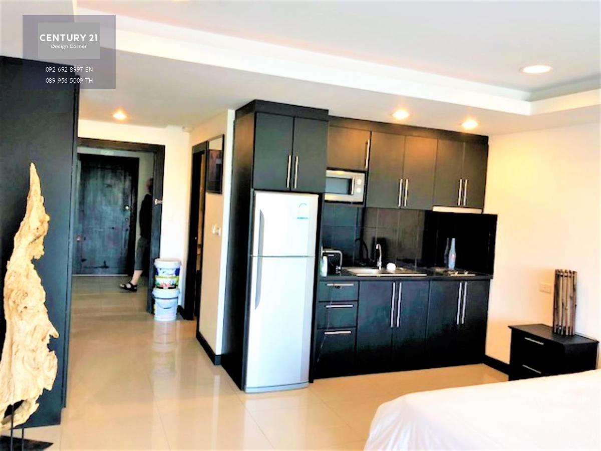 This condo is for sale at the price of 1,350,000฿ (Recently reduced from 1,700,000฿) 1 bedroom & 1 bathroom 36 square meters 4th floor Company ownership Fully furnished & ready to move in Condo features: Balcony with garden view European kitchen Air-condi