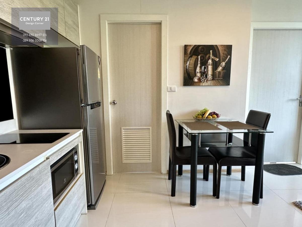 This sea-view condo is for sale and it comes at the price of 5,800,000฿. 1 Bedroom & 1 Bathroom 67 square meters Foreign quota Fully furnished & fitted. Ready to move in. Condo features, furniture & appliances: Balcony with garden & pool view Fully equipp