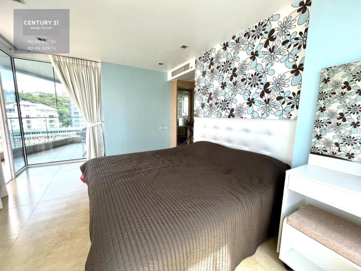 This low-rise condo is for sale and it comes at the price of 4,600,000฿. 1 Bedroom & 1 Bathroom 48 square meters Foreign quota 11th floor Recently renovated and ready to move in Condo features, furniture & appliances: Large balcony with park & partial sea